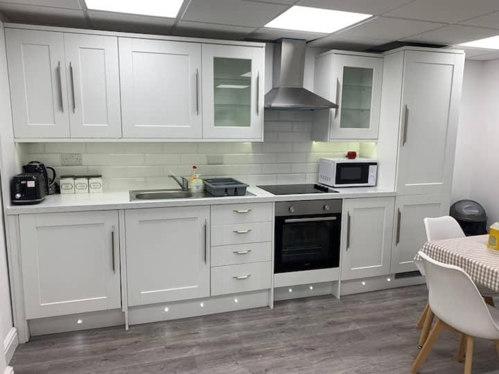 Huge Studio Close To City Centre With Free Secure Parking ليدز المظهر الخارجي الصورة